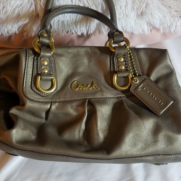 Coach Handbags - EUC Y2K Coach Authentic handbag